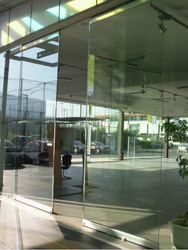 RENAULT RENAULT, Αυτόματες πόρτες μεγάλων διαστάσεων με φωτοκύτταρα