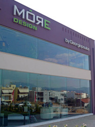 MORE by Georgiopoulos, Άποψη βιτρινών με 6ΜΜ SUNERGY CLEAR + 5MM CLEAR